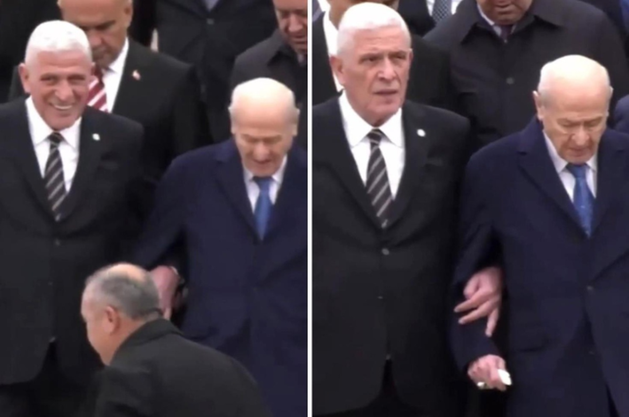 MHP lideri Bahçeli ve Dervişoğlu Anıtkabir'de kol kola yürüdü