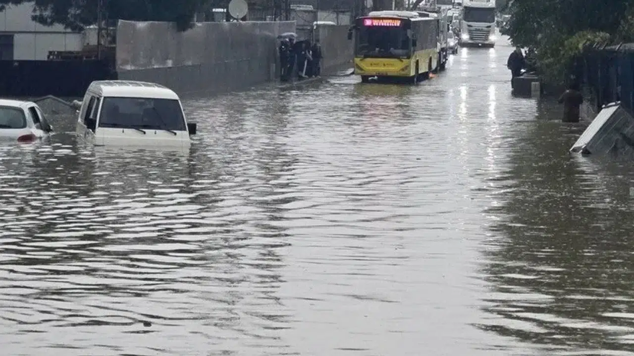 İstanbul'da Sel Felaketinde Can Kaybı 6'ya Yükseldi! Bir Kişinin Cansız Bedeni Bulundu