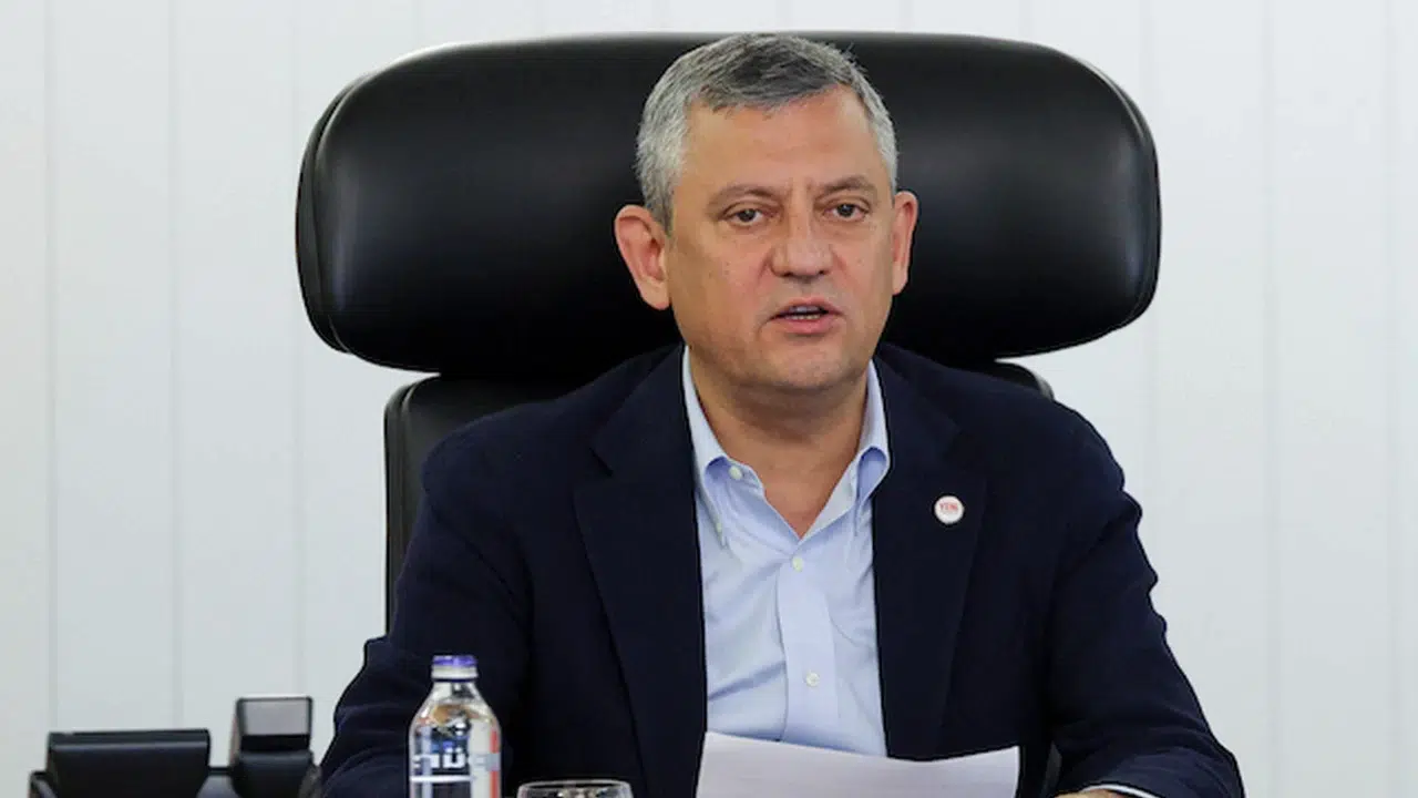 Özgür Özel'den Erdoğan'ın "Kiminle savaştasınız?" sorusuna yanıt: "Vallahi savaştayız"