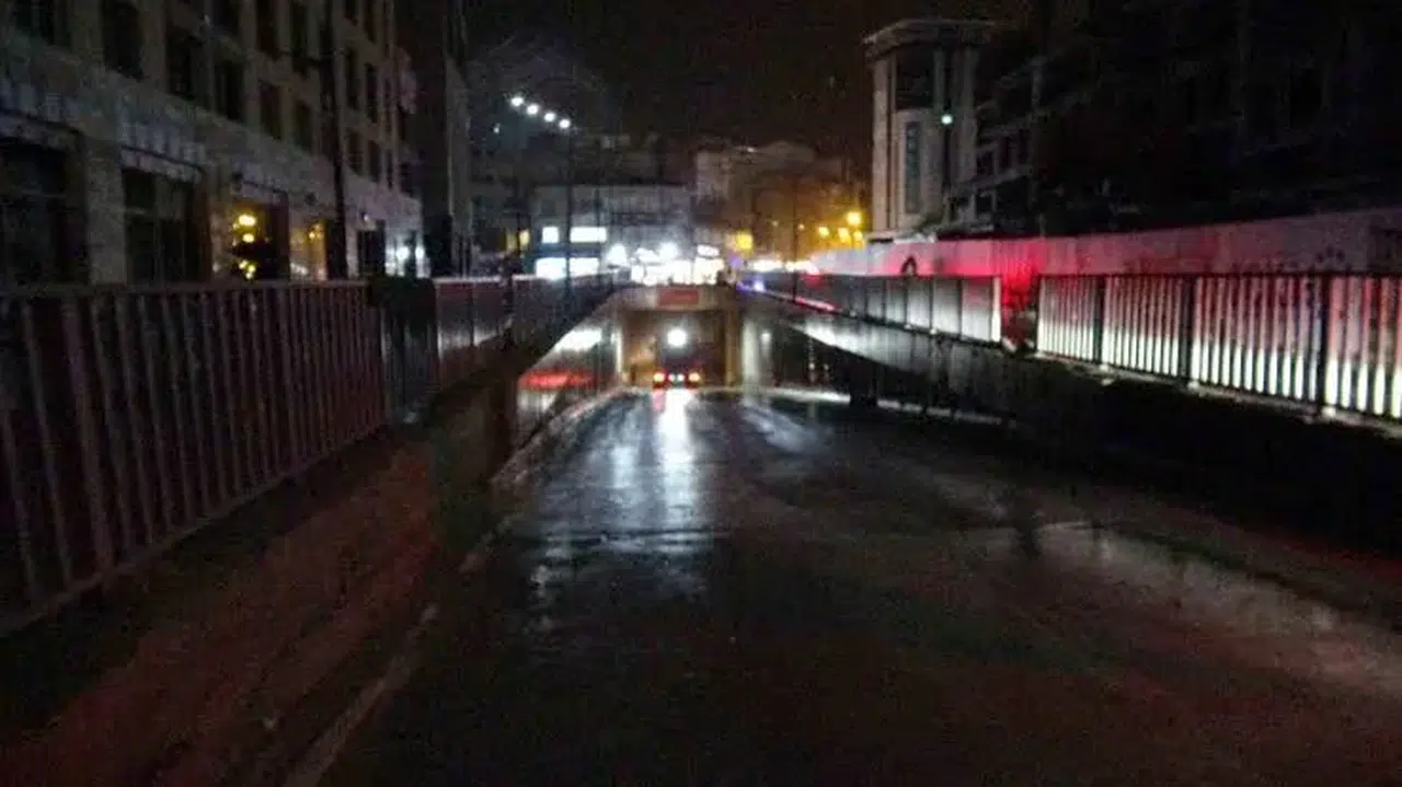 Malatya'da sağanak yağış nedeniyle altgeçit trafiğe kapatıldı