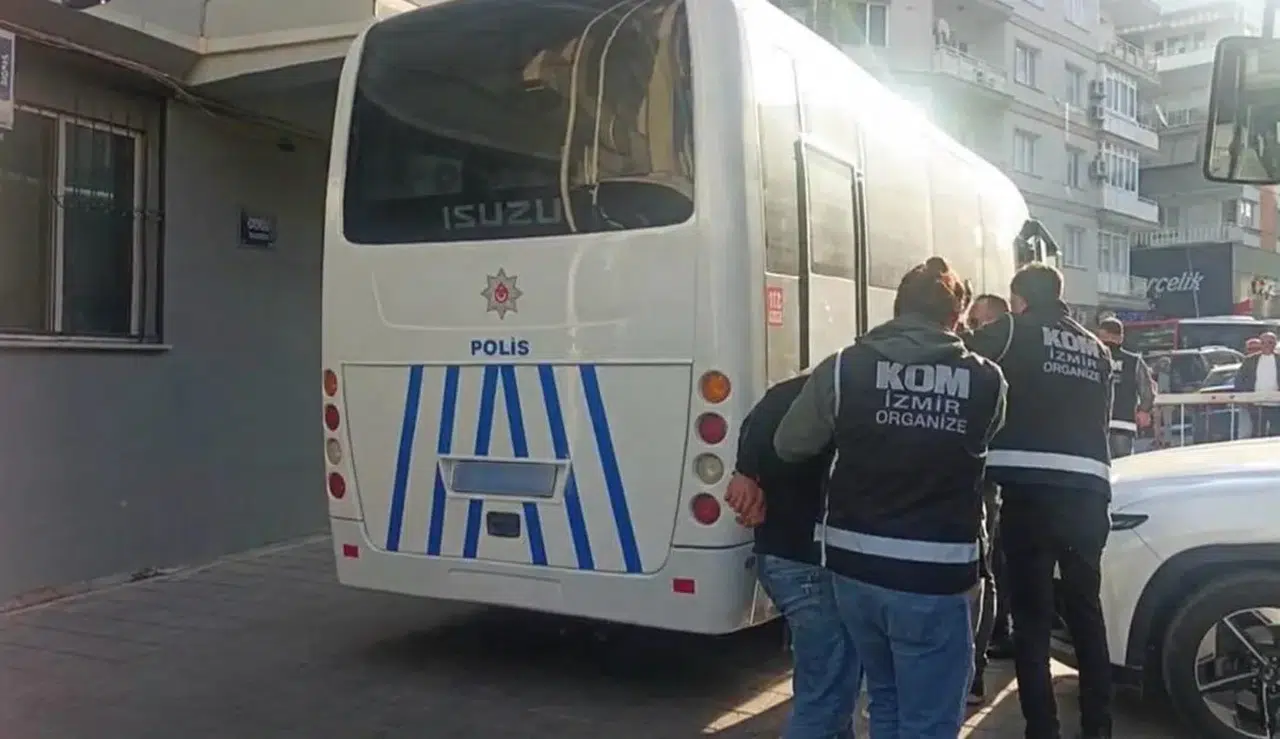 İzmir'de suç örgütüne yönelik operasyonda 5 şüpheliden 4'ü tutuklandı