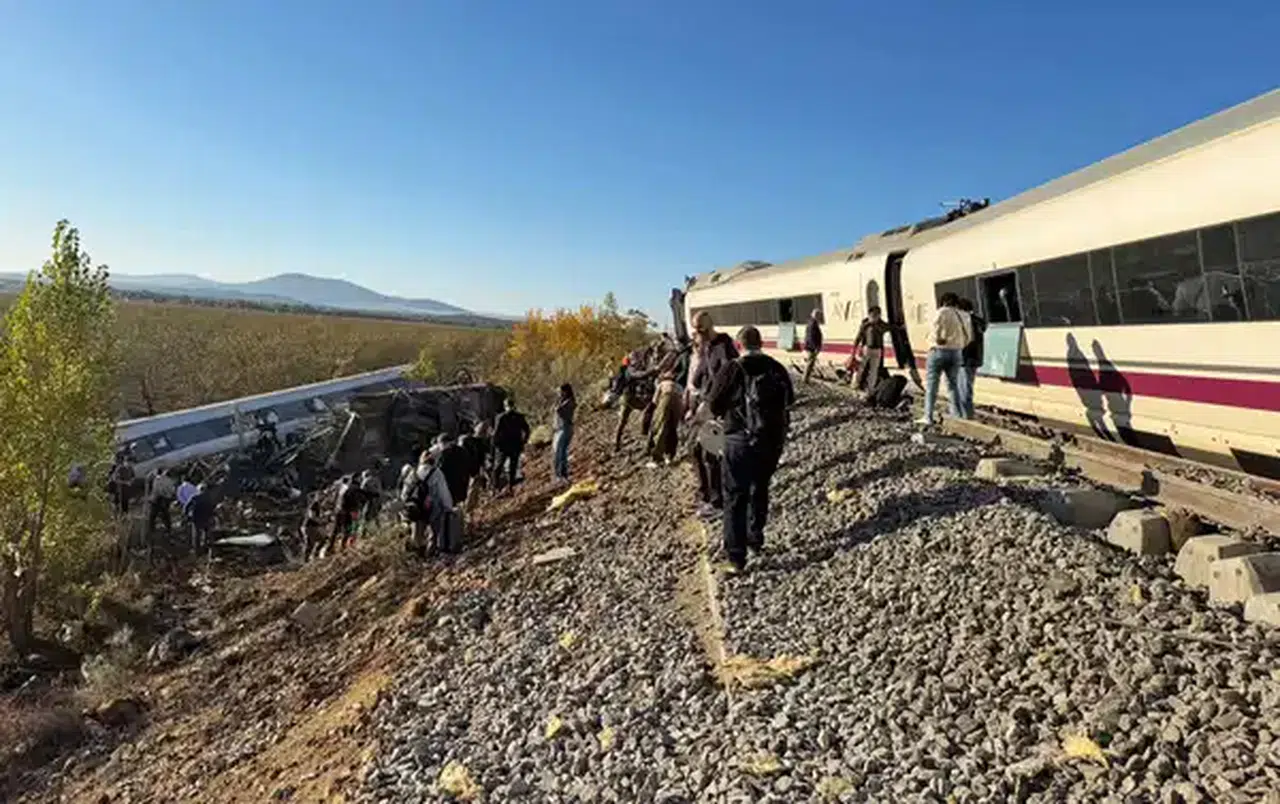 SonDakika! İspanya'da hızlı tren faciası! İki tren çarpıştı, çok sayıda ölü var