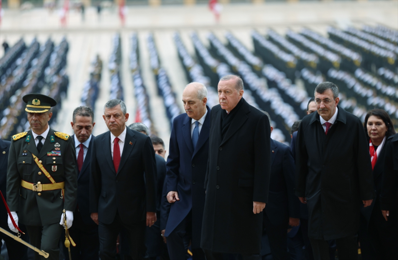Anıtkabir'deki 29 Ekim töreninde Kılıçdaroğlu ve Özel selamlaşmadı