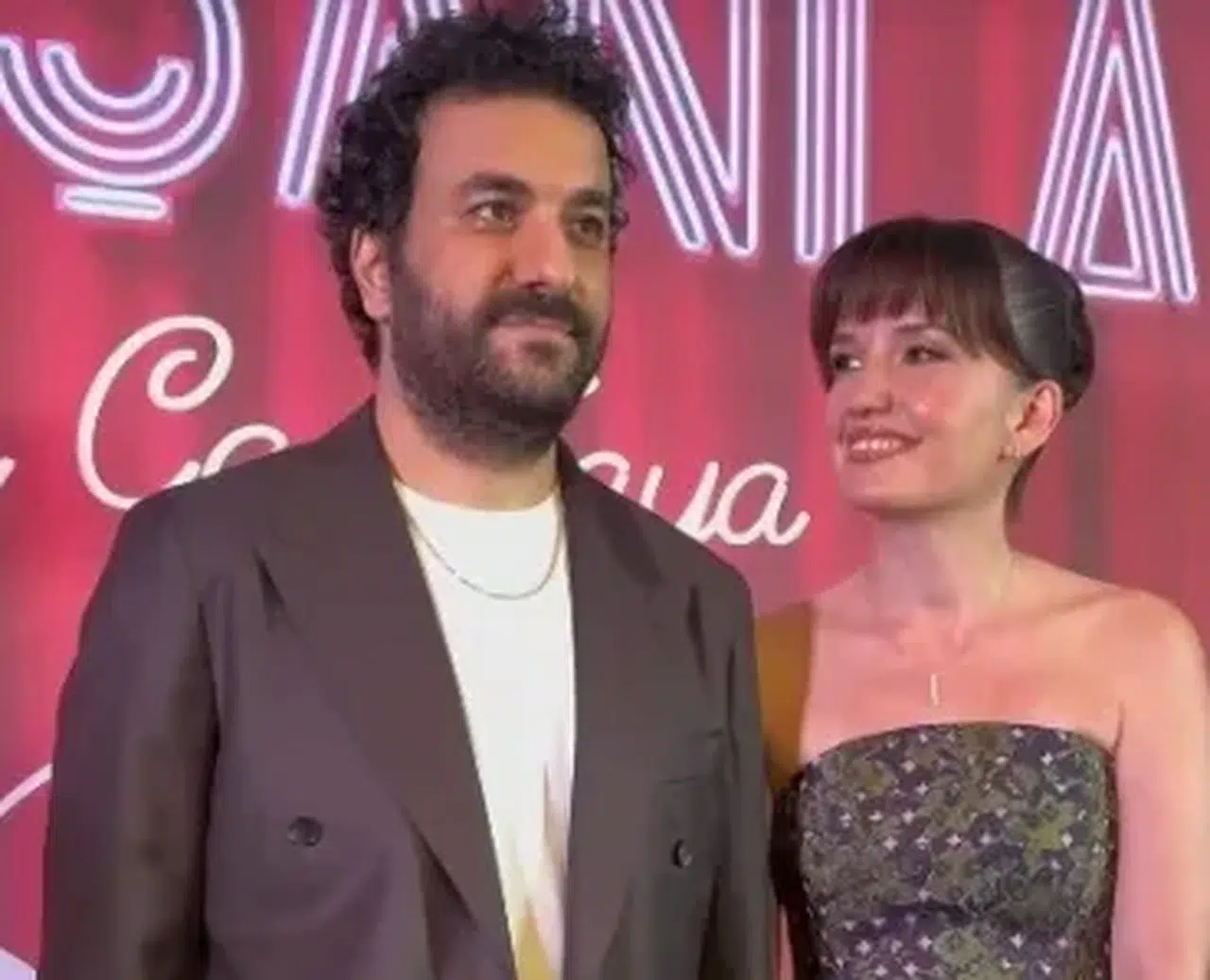 Hasan Can Kaya eşi Duygu Karabaş ile ilk kez kameralar karşısında! Evlilik itirafı gündem oldu