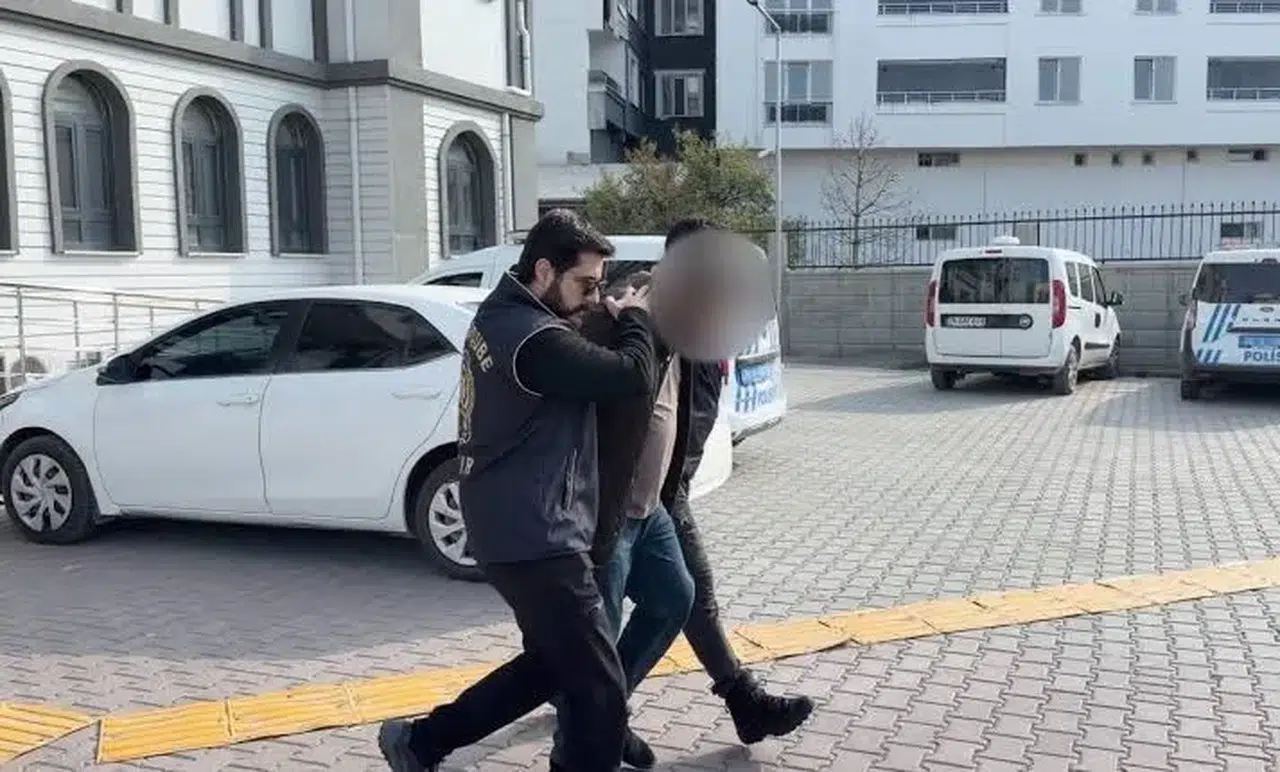 Bıçak tehdidiyle cep telefonu gasbeden şüpheli tutuklandı