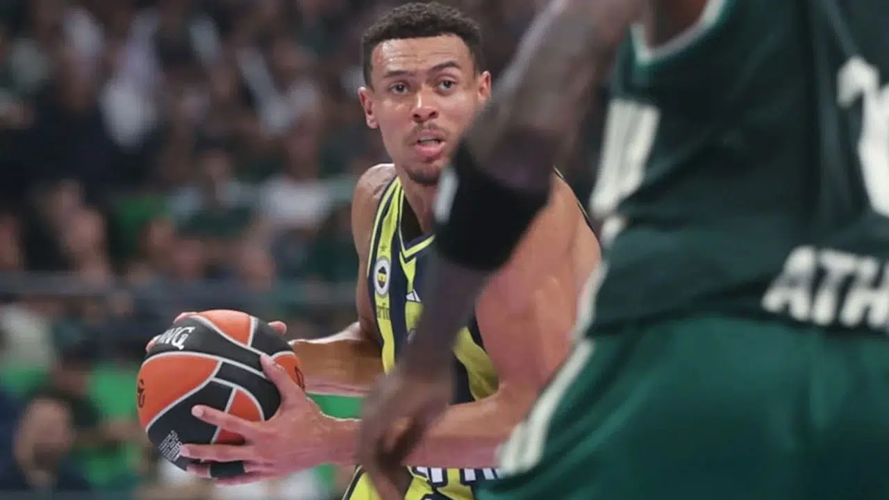 Fenerbahçe EuroLeague'de ilk yenilgisini aldı! Panathinaikos deplasmanında 92-74 mağlup oldu