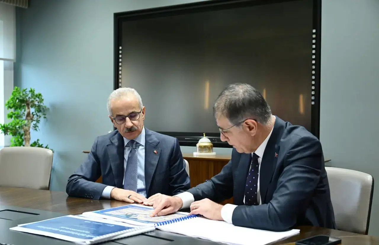 Bakan Uraloğlu ve Tugay İzmir'in ulaşım sorunlarını görüştü