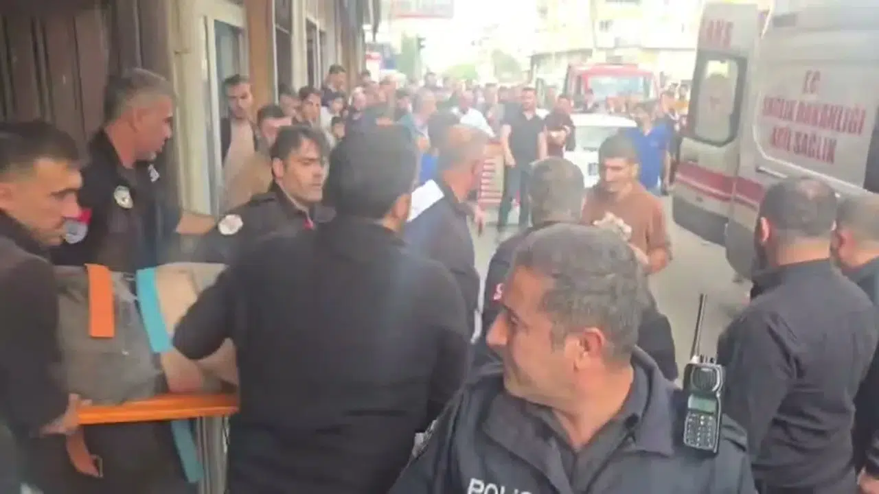 Mardin'de iş hanının asansörü çöktü: 2 kişi yaralandı