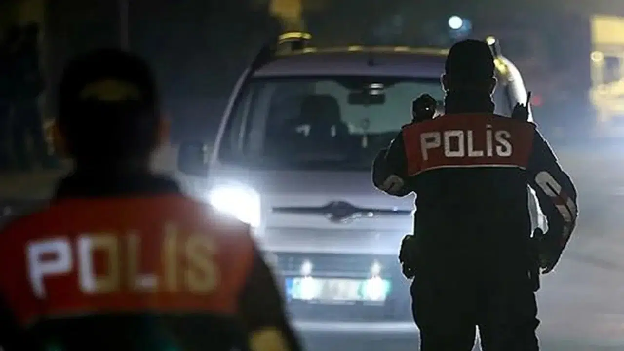 Sakarya'da durdurulan araçta 950 gram skunk ele geçirildi