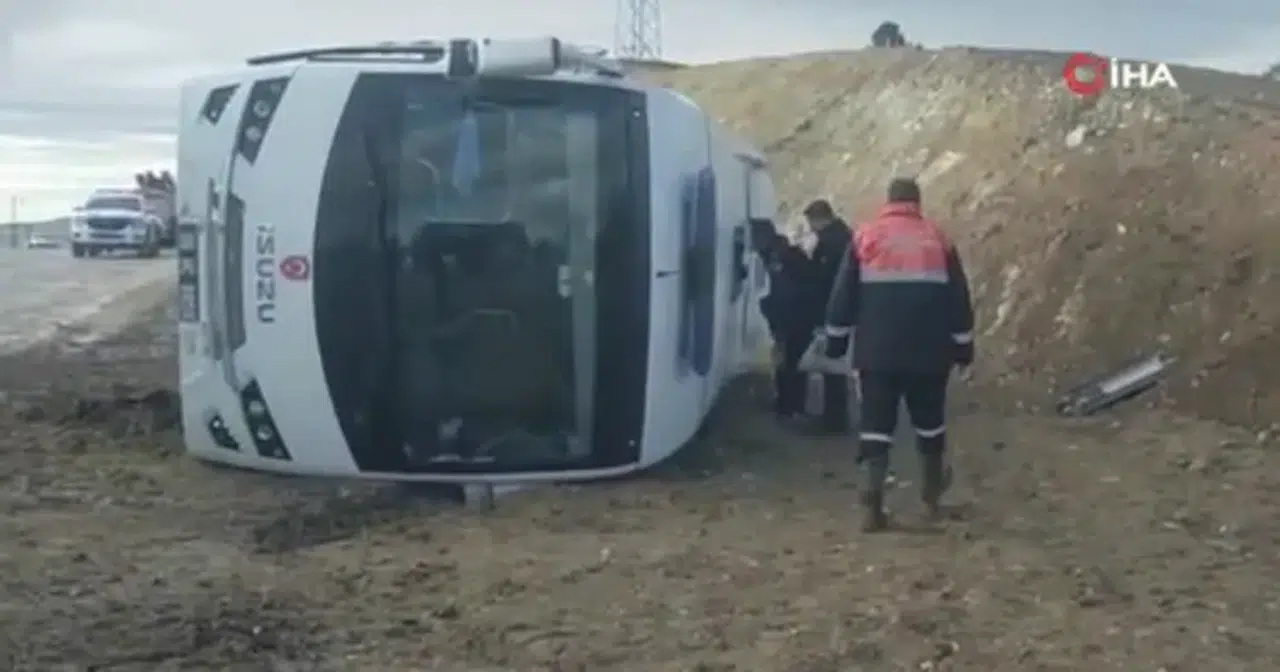 Sivas'ta cezaevi nakil aracı devrildi: 7 kişi yaralandı