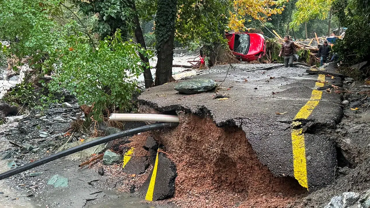 Sapanca'da Yıkıcı Doğal Afet: Köprüler Yıkıldı, Bungalovlar Hasar Gördü!