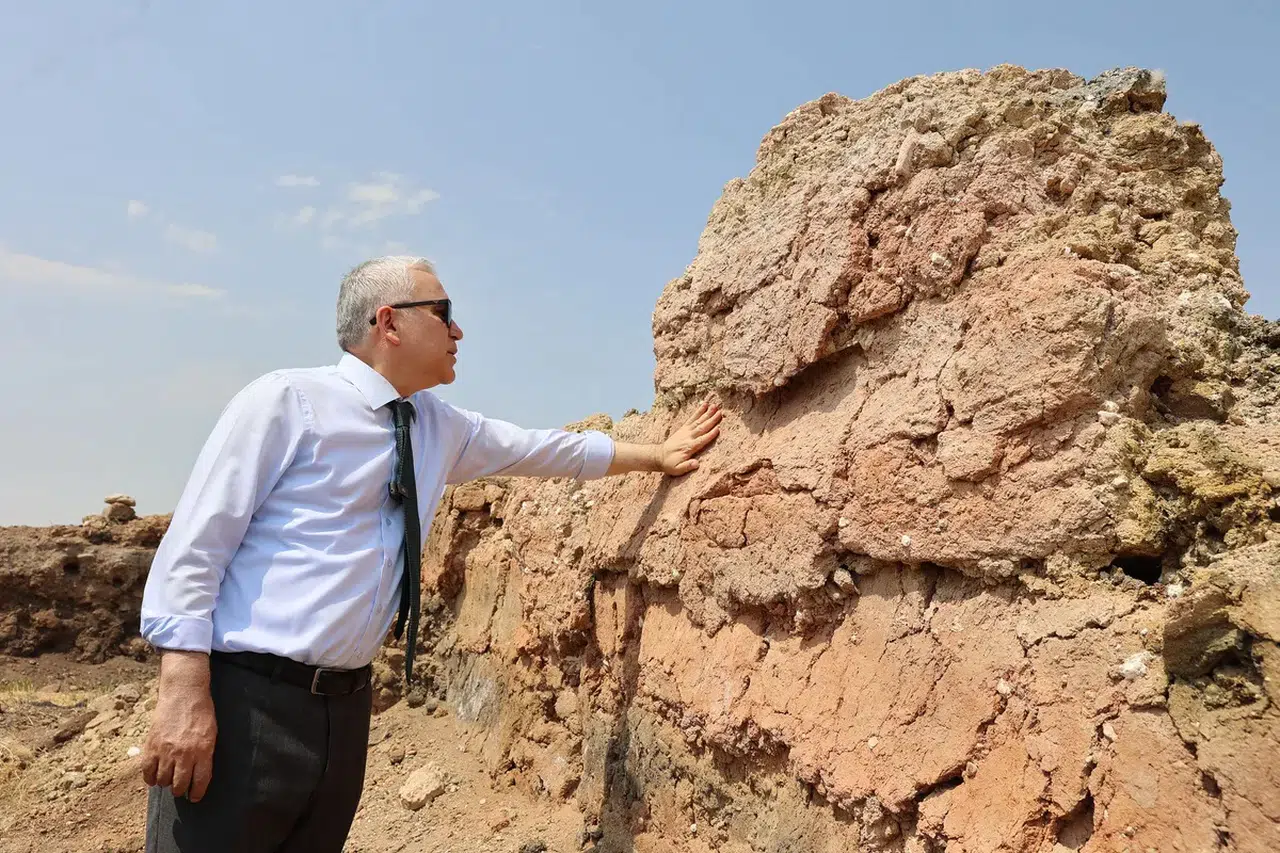 Sivas'ta yaklaşık 3 bin 400 yıllık kraliyet arşivi bulundu