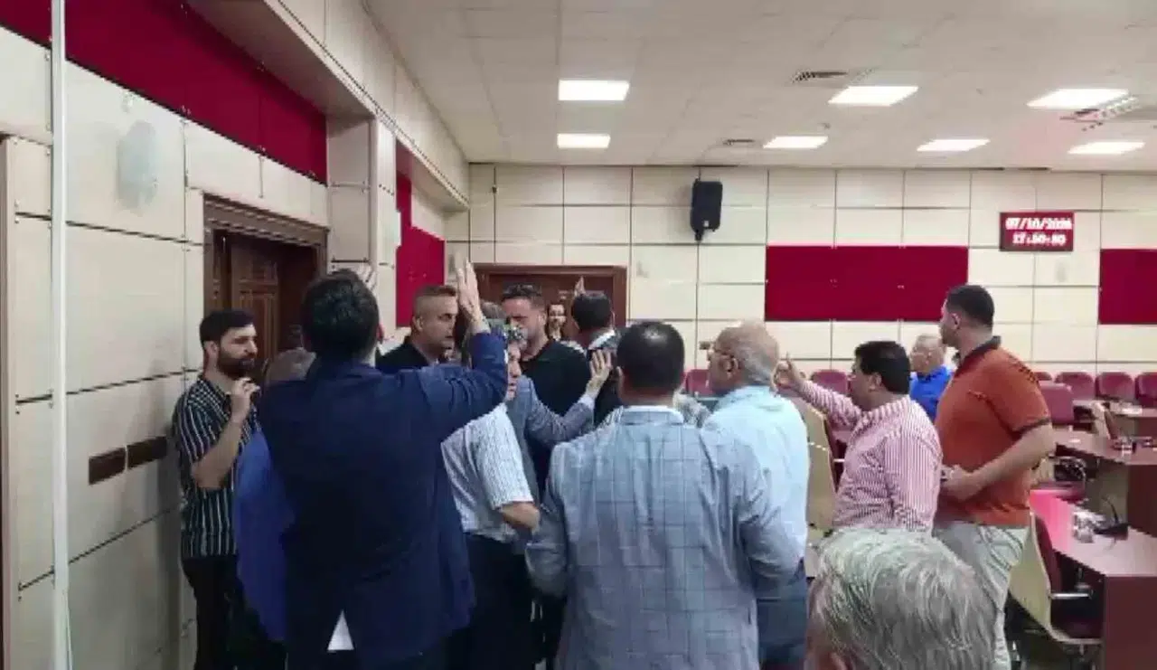 Yüreğir Belediye Meclisi'nde CHP'li üyeler arasında tartışma çıktı