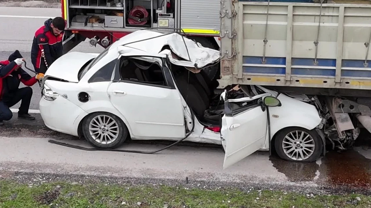 Cenaze yolunda feci kaza: 2 kişi hayatını kaybetti