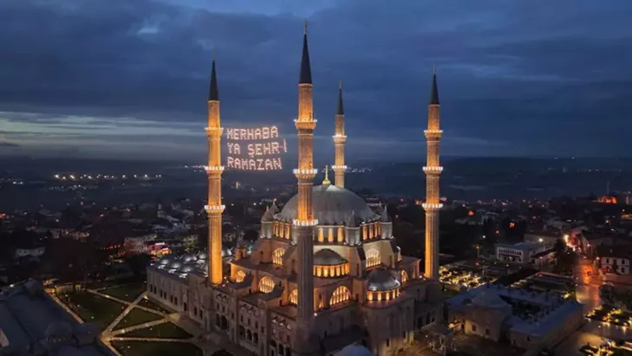 Bakan Ersoy: Restorasyonu tamamlanan camiler Ramazan'da ibadete açılıyor