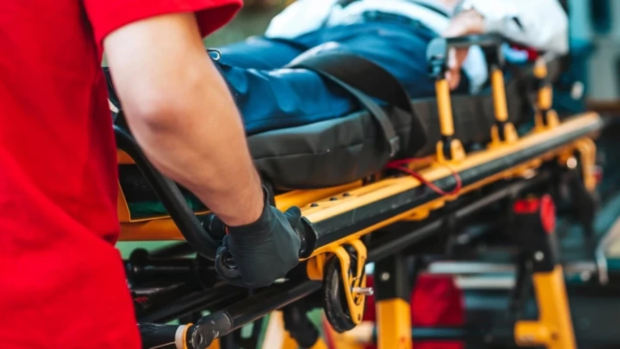 Rize'de 10. kattaki balkondan düştüğü öne sürülen akademisyen hayatını kaybetti