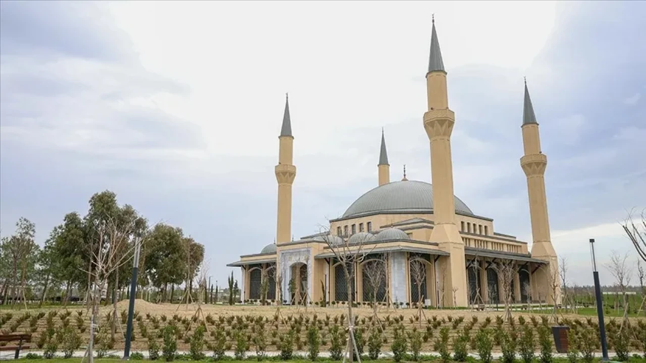 KKTC'de yapımı tamamlanan Millet Camisi ramazana hazır