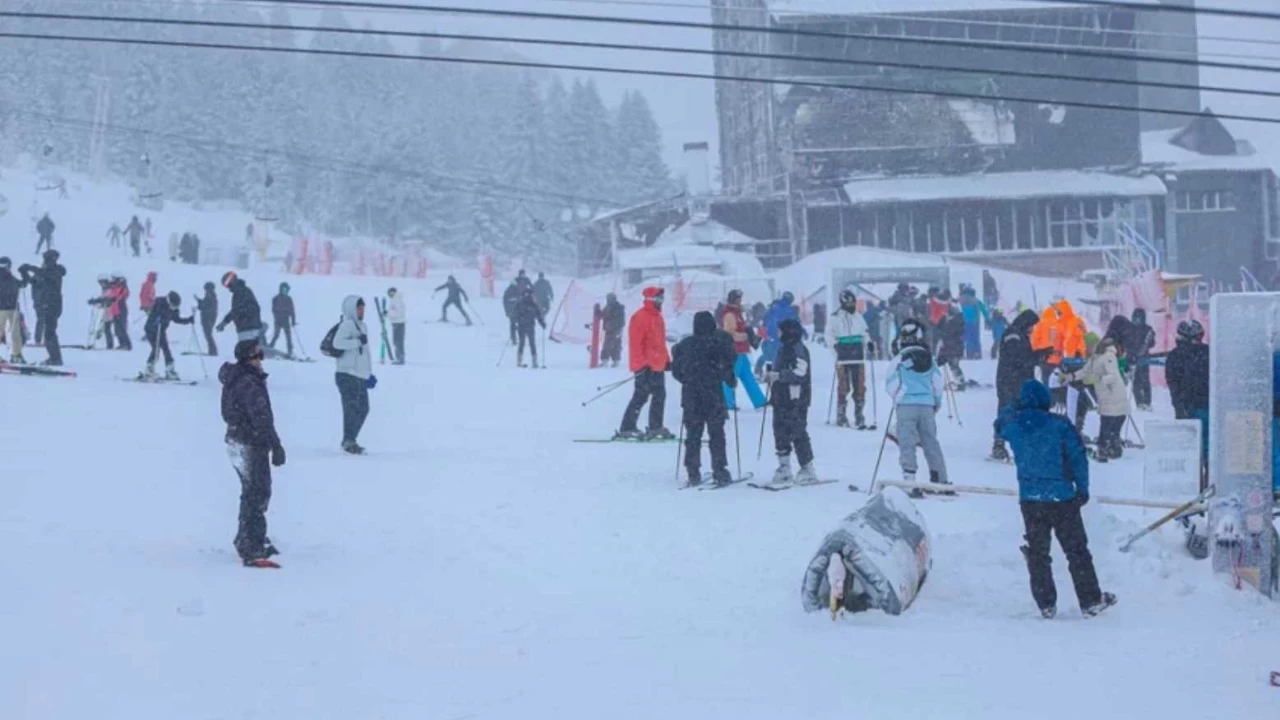 Uludağ’da beyaza büründü: Kar kalınlığı 1,5 metreye yaklaştı