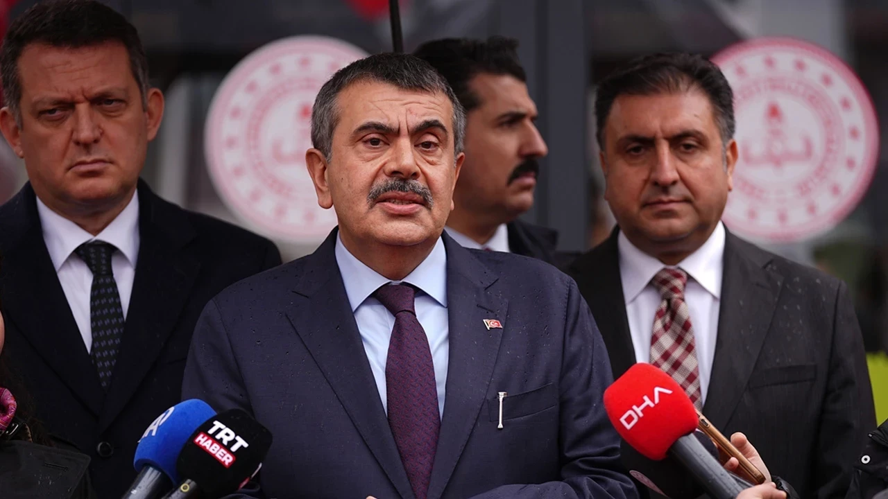 Ara tatil kaldırılacak mı? Bakan Yusuf Tekin açıkladı