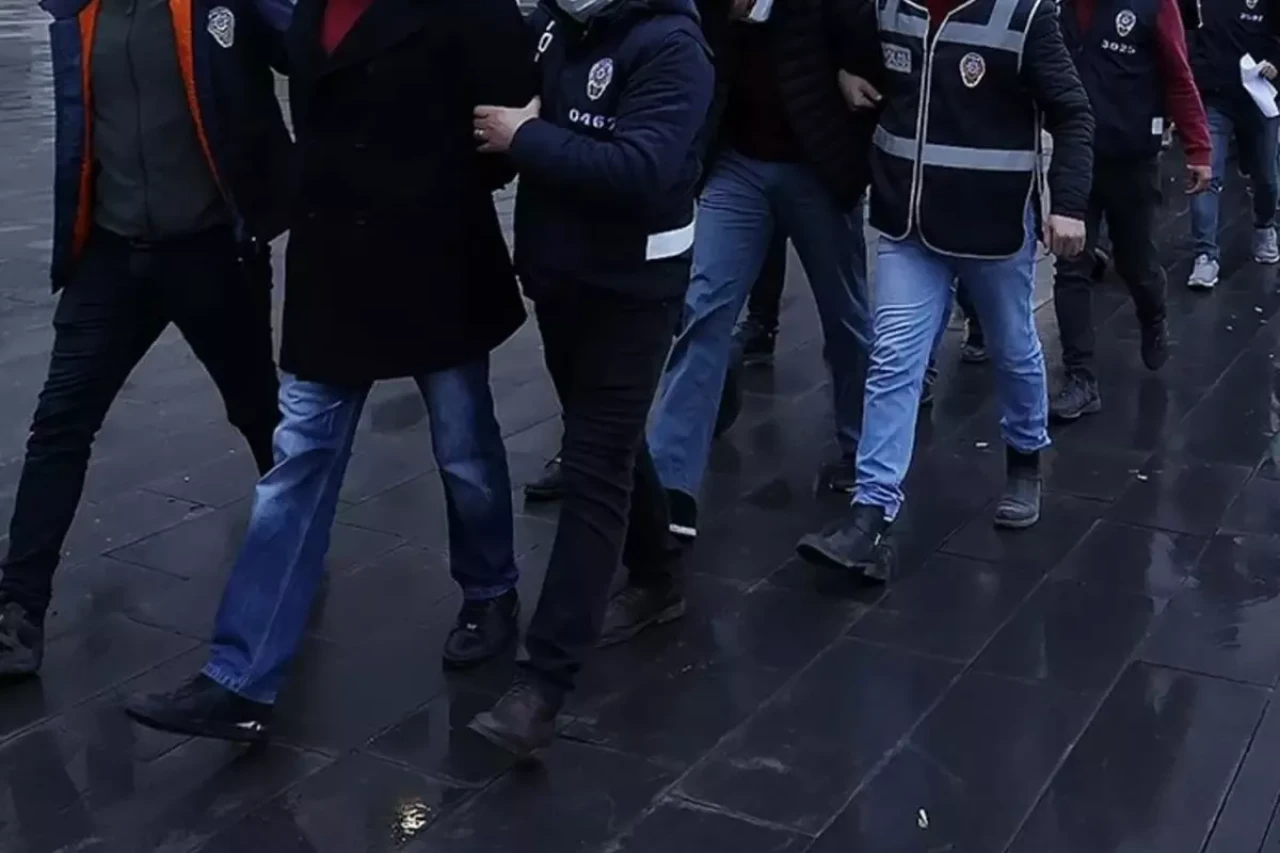 İstanbul ve Adana'da DAEŞ operasyonu! 10 şüpheli gözaltına alındı