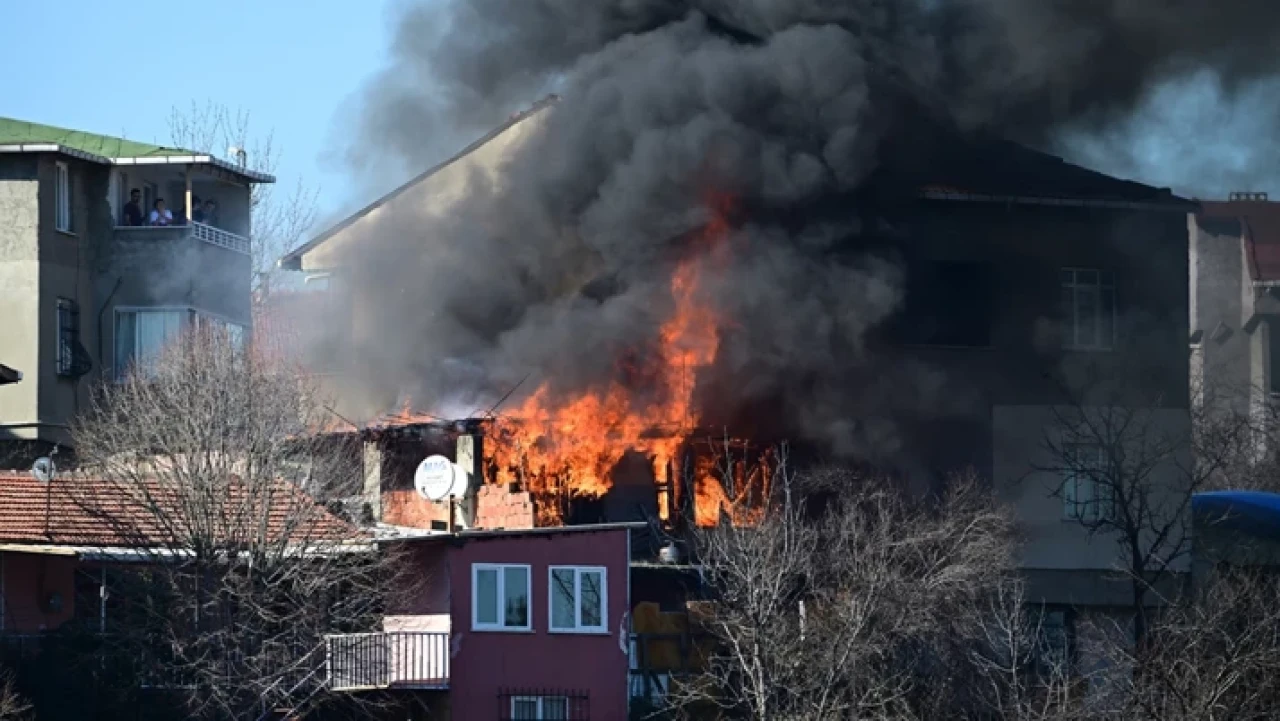 Ümraniye'de gecekonduda korkutan yangın