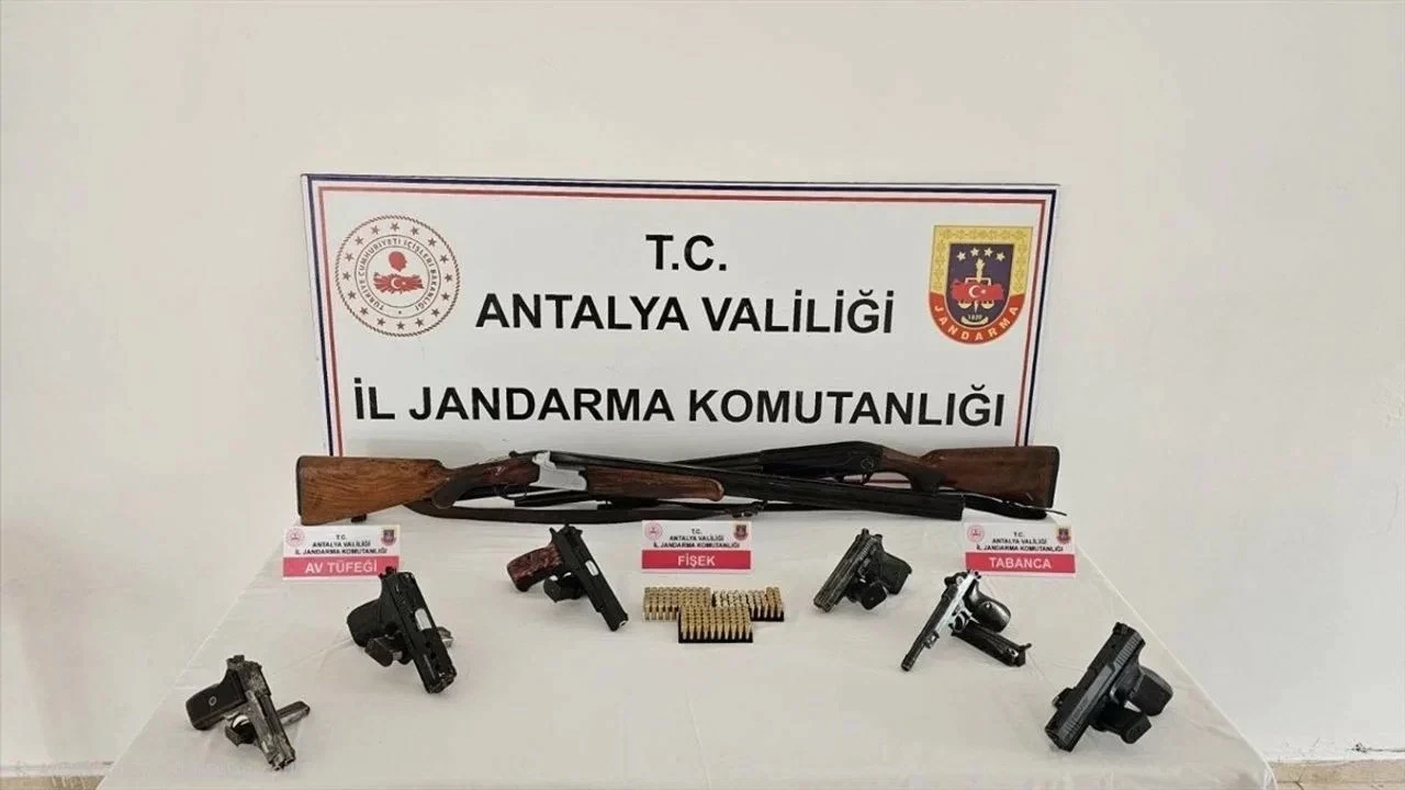 Antalya’da ruhsatsız silah operasyonu düzenlendi: 5 şüpheli yakalandı