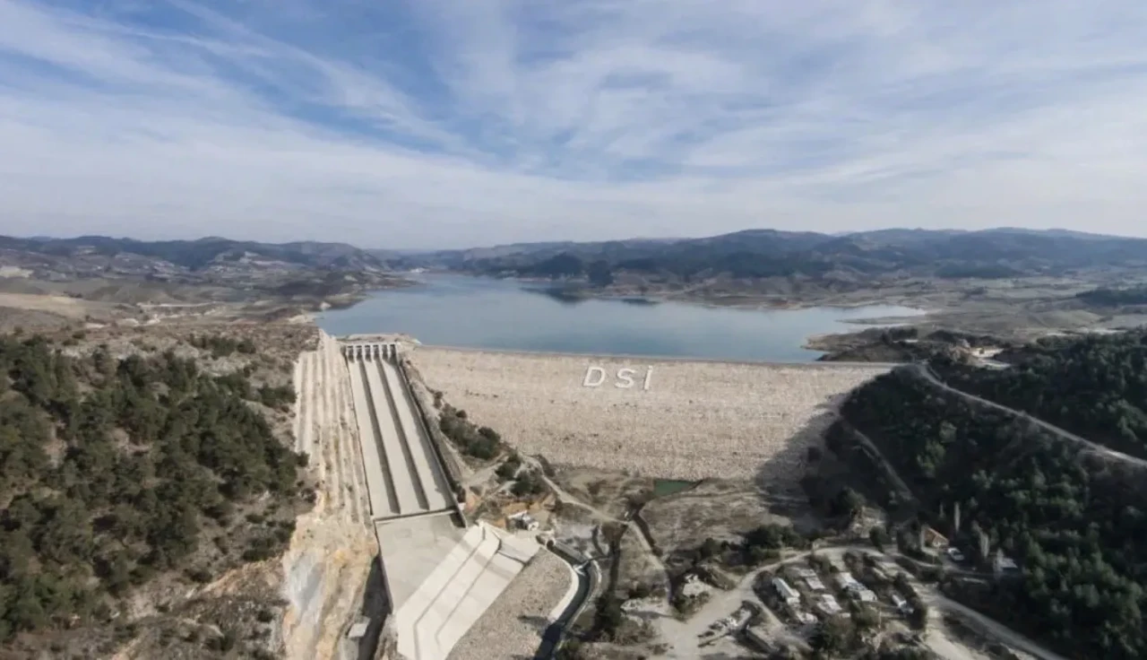 Gördes Barajı neden dolmuyor, neden su tutmuyor! Dibi delik baraj sızıntı sorunu