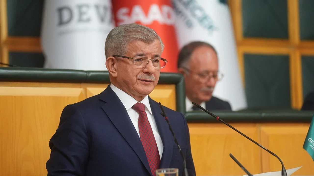 Davutoğlu: 'Türkiye Cumhuriyeti Adalet Bakanı'nın üstüne kimse el koyamaz'