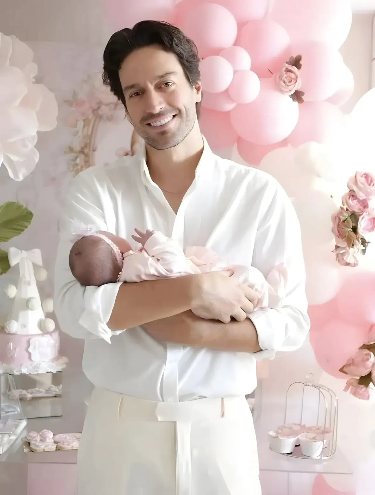 Feyyaz ve Merve Şerifoğlu, Kızları Defne ile İlk Aile Fotoğrafını Paylaştı