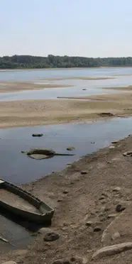 Tuna Nehri'nde su seviyesi düşüyor: Tekneler çamura saplandı