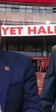 Belediye başkanı ve meclis üyeleri istifa edip Yeni Parti'ye geçti