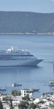 Bodrum'a kruvaziyer akını! İki dev gemiyle 1012 turist ilçeye geldi