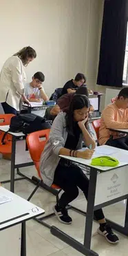 MEB okul yönetmeliğini değiştirdi! Kayıt, güvenlik ve veli görüşmelerinde yeni dönem