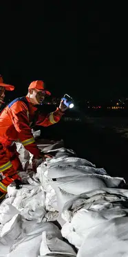Çin'de şiddetli yağışlar nedeniyle su seviyesi hızla yükseldi