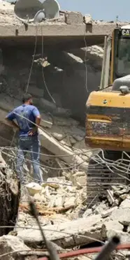 Lübnan'da arama çalışmlarında enkaz altından 3 kişinin cenazesi çıkarıldı