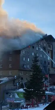 Grand Kartal Oteli sahibine ait kaçak yapılar iş makineleriyle yıkıldı