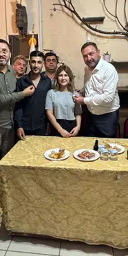 İzmir Karabağlar’da 200 kişi CHP’ye katıldı, rozetleri törenle takıldı