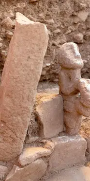 Karahantepe'de 11 bin yıllık eşsiz keşif: Leoparın sırtında oturan insan heykeli bulundu