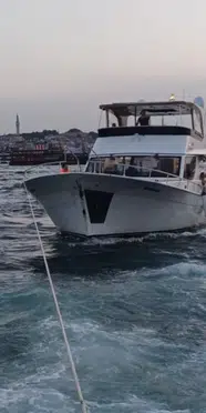 İstanbul Boğazı’nda tekne makine arızası nedeniyle sürüklendi