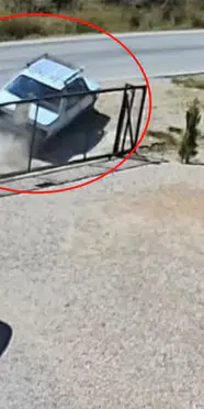 Adana'da takla atan araç takla attı: 2 kişi yaralı