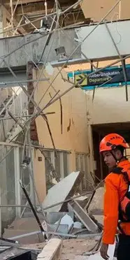 Endonezya’daki depremde can kaybı 100’e yükseldi, 180 bin kişi tahliye edildi
