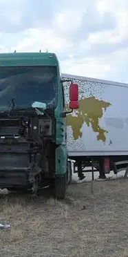 Kırıkkale'de TIR ile yolcu otobüsü çarpıştı: 1 kişi yaralandı