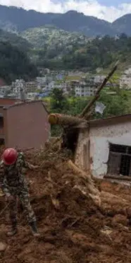 Nepal'de toprak kayması: 7 kişi hayatını kaybetti