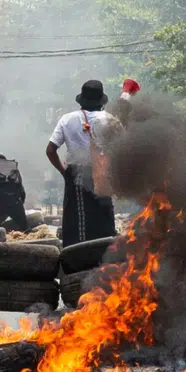 Myanmar'da budist manastırına hava saldırısı: 14 hayatını kaybetti