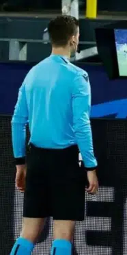 Hakemlerin tartışmalı kararları son buluyor: UEFA yeni kuralı tüm dünyaya duyurdu!
