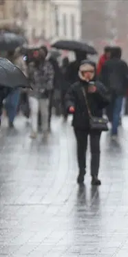 AKOM’dan İstanbul’a yağış ve fırtına uyarısı: Sıcaklıklar düşecek