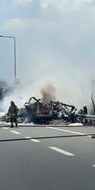 Kuzey Marmara Otoyolu'nda lastik yüklü tırda yangın çıktı