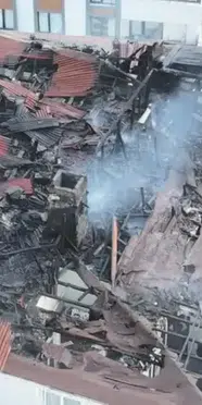 Avcılar'da tadilat sırasında yangın: Alevler bitişik binaya sıçradı