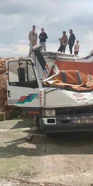 Karaman'da kamyonet devrildi: 1 hayatını kaybetti