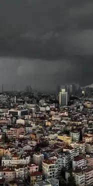 İstanbul'da güneşe ara, kara bulutlar kapladı! Kuvvetli sağanak geliyor
